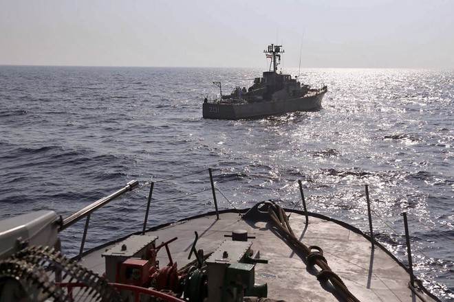 Tàu chiến Iran xuyên Đại Tây Dương, tại sao Mỹ chỉ khoanh tay đứng nhìn? - Ảnh 1.