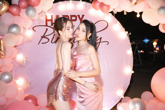 Tình tin đồn hơn Tiến Linh 8 tuổi: Nhan sắc nóng bỏng, khối tài sản khủng - Ảnh 3. Tình tin đồn hơn Tiến Linh 8 tuổi: Nhan sắc nóng bỏng, khối tài sản khủng - Ảnh 3.
