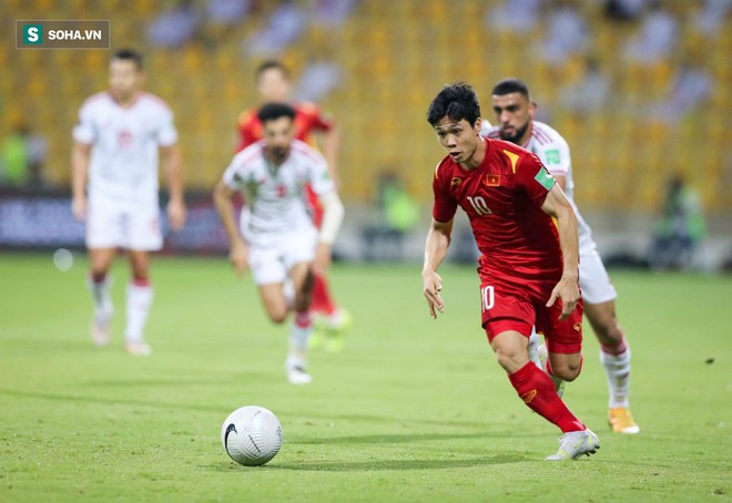 Công Phượng ngã nhưng không có penalty: Giảng viên trọng tài FIFA đưa ra lý giải bất ngờ - Ảnh 2. Công Phượng ngã nhưng không có penalty: Giảng viên trọng tài FIFA đưa ra lý giải bất ngờ - Ảnh 2.