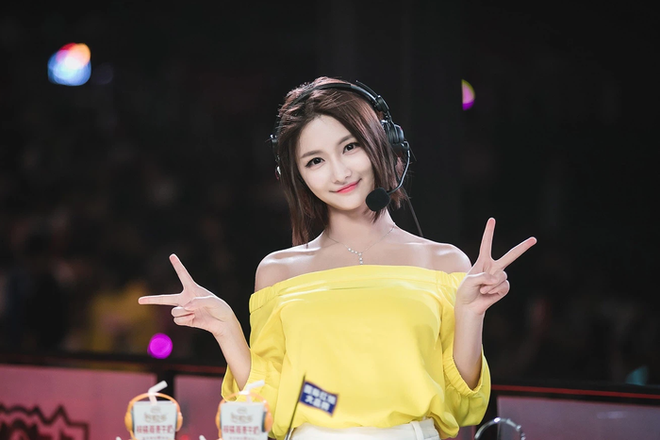 Hàn Ý Oánh - Nữ vương Esports xinh đẹp, giàu có nhất nhì Trung Quốc: Kiếm 36 tỉ VNĐ cho một hợp đồng MC, 31 tuổi và vẫn đang độc thân - Ảnh 3.