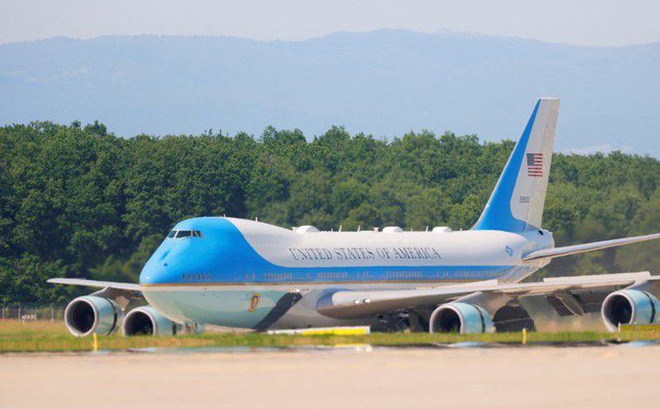Chuyên cơ của Tổng thống Mỹ Joe Biden hạ cánh xuống sân bay Cointrin (Geneva, Thuỵ Sĩ) ngày 15/6. Ảnh: Reuters