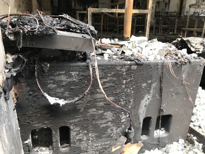 Vụ cháy phòng trà 6 người chết ở Nghệ An: Vì sao các nạn nhân không thoát được ra ngoài? - Ảnh 15.