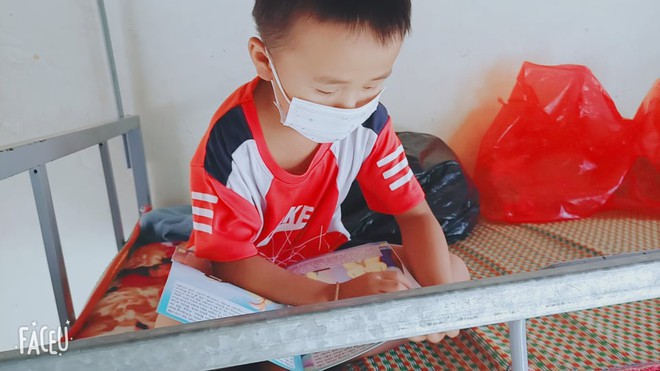 Những em bé hồn nhiên trong “tâm dịch”: “Thương nhất cu con mới 3 tuổi... Khi gọi điện chỉ thốt lên được mấy tiếng nhớ bố” - Ảnh 4. Những em bé hồn nhiên trong “tâm dịch”: “Thương nhất cu con mới 3 tuổi... Khi gọi điện chỉ thốt lên được mấy tiếng nhớ bố” - Ảnh 4.