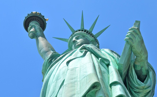 Đây là phiên bản cao 2,83m của tượng Nữ thần Tự do. Ảnh: Shutterstock