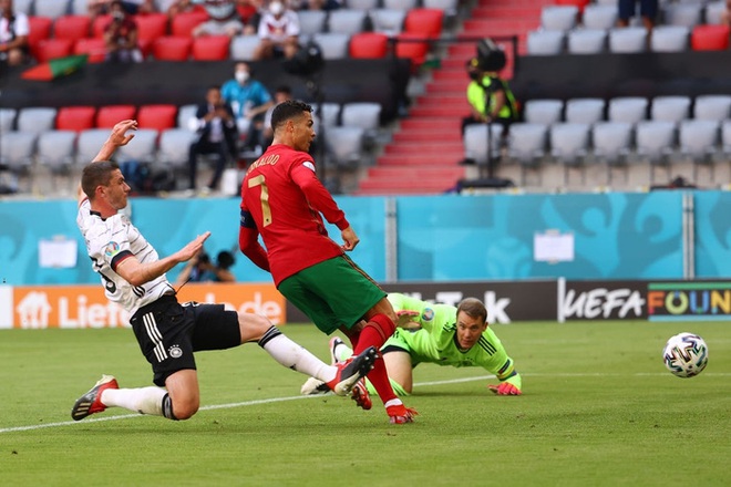 Tiền vệ tuyển Đức có màn trả thù ngọt ngào với Ronaldo sau trận thắng tuyển Bồ - Ảnh 1.