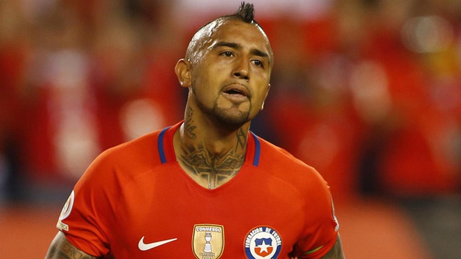 Vidal cùng đồng đội tuyển Chile lén lút dẫn gái lạ vào khu cách ly - Ảnh 2.