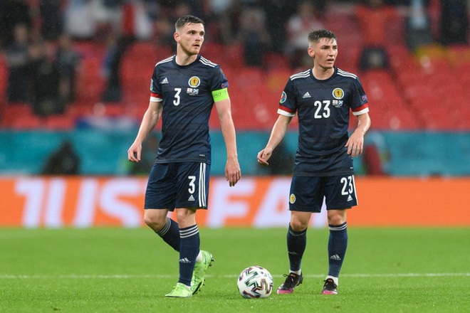 Scotland thiệt hại nặng nề trước trận cầu sinh tử với Croatia: Sao trẻ Billy Gilmour dương tính với Covid-19 - Ảnh 3.