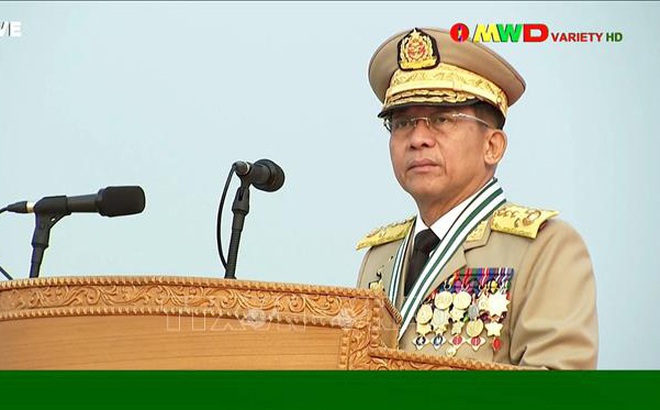 Tướng Min Aung Hlaing phát biểu tại một cuộc họp ở Naypyidaw ngày 27/3/2021. Ảnh tư liệu: AFP/TTXVN