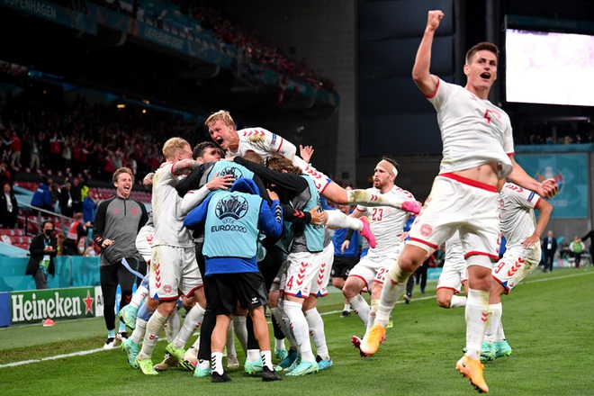 Báo chí thế giới ngã mũ thán phục trước màn thoát hiểm thần kỳ của Đan Mạch ở Euro 2020 - Ảnh 1.
