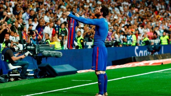 Fan xăm hình mình lên lưng, Lionel Messi đáp lại tình cảm bằng hành động cực chất - Ảnh 4.