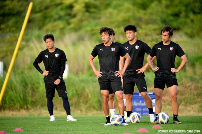 Đặng Văn Lâm tràn đầy năng lượng trong buổi tập đầu tiên tại Thái Lan chuẩn bị cho AFC Champions League 2021 - Ảnh 3.