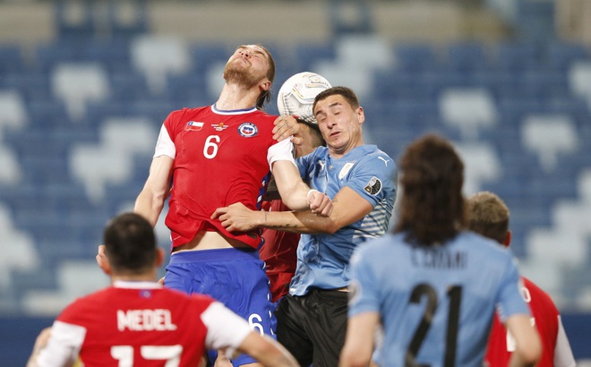 Chile và Uruguay hòa nhau với tỉ số 1-1 (Ảnh: Reuters).