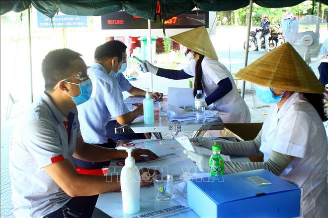 Sáng nay, TP. HCM phát hiện 51 ca mắc mới; Đã có 32 cán bộ y tế trở thành F0 tại khu điều trị FuJi - Ảnh 1.