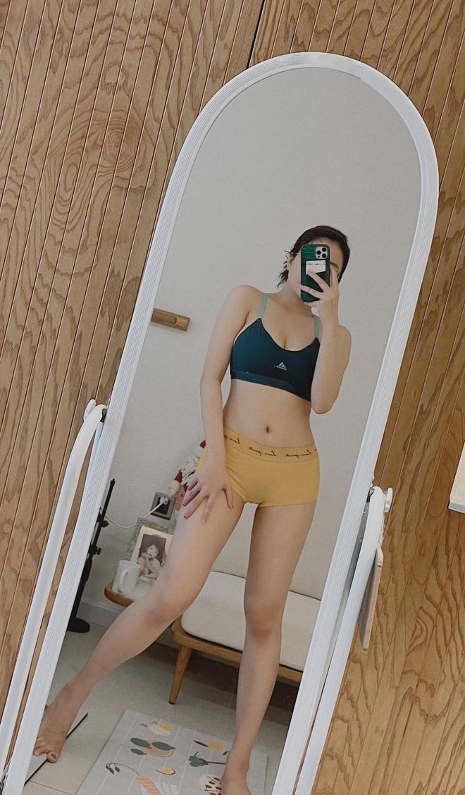Hot girl Trâm Anh đăng ảnh chụp nội y, lộ rõ những thay đổi trên cơ thể - Ảnh 2.