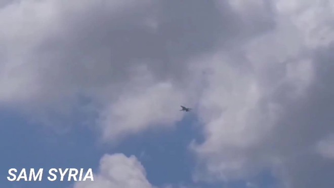 Nga triển khai siêu máy bay gửi thông điệp rắn đến kẻ khiêu khích ở Syria - Ảnh 1.