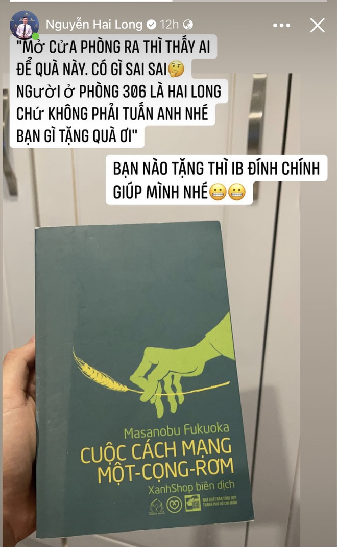 Tuyển thủ Việt Nam đang cách ly thì được tặng sách: Ngỡ ngàng và thấy sai sai - Ảnh 1.