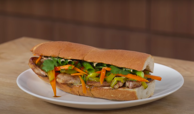 Người nước ngoài so sánh bánh mì 3,8 triệu với 440k, người Việt bĩu môi: Ở chỗ chúng tôi không ai làm thế cả! - Ảnh 6.