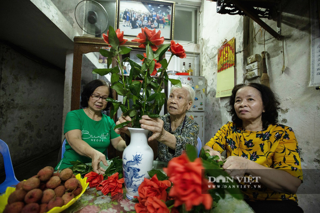 Nhân Ngày Gia đình Việt Nam 28/6: “Chuyện lạ” ở gia đình tứ đại đồng đường giữa phố cổ Hà Nội - Ảnh 1.