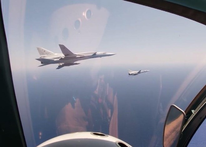 Nga đưa máy bay mang tên lửa siêu thanh tới Syria, rầm rộ tập trận trên Địa Trung Hải - Ảnh 2.