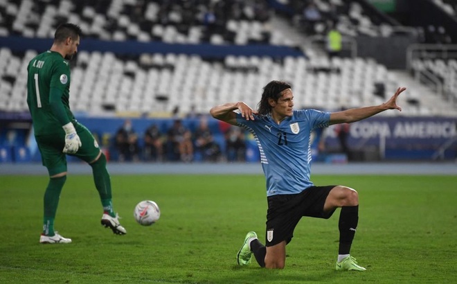 Cavani ghi bàn cho Uruguay. Ảnh: Getty