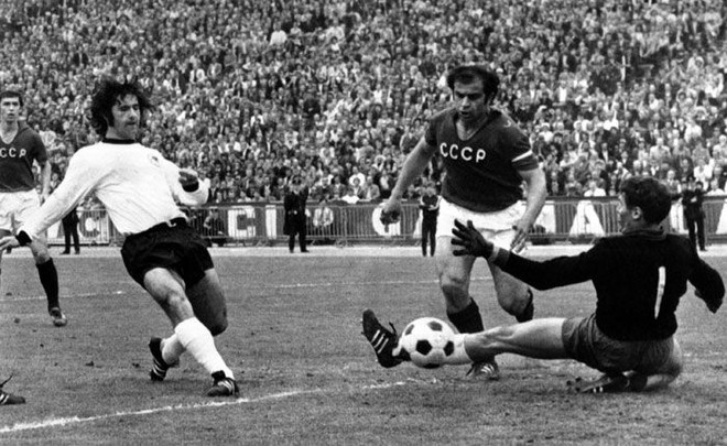 Euro 1972: Kỳ Euro xuất sắc của người Đức, hoàng đế Beckenbauer và máy dội bom Gerd Mueller tỏa sáng - Ảnh 5.
