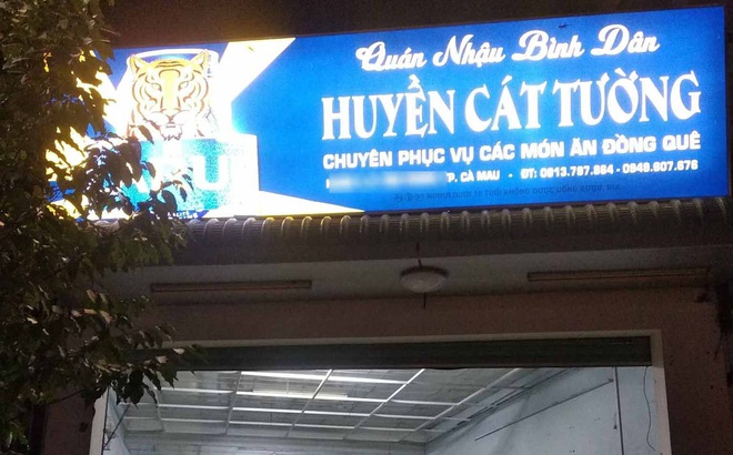 Giữa dịch Covid-19 ở Cà Mau, bắt quả tang chủ quán và khách vô tư ăn nhậu, hát karaoke