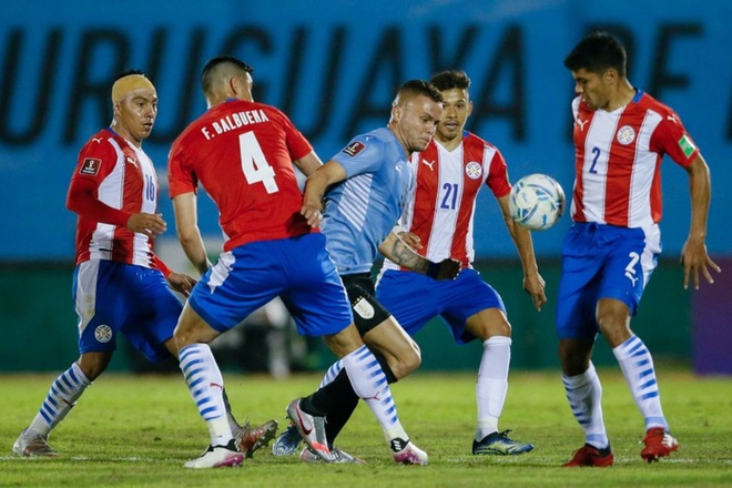 Suarez tịt ngòi, Uruguay hòa không bàn thắng với Paraguay - Ảnh 2.