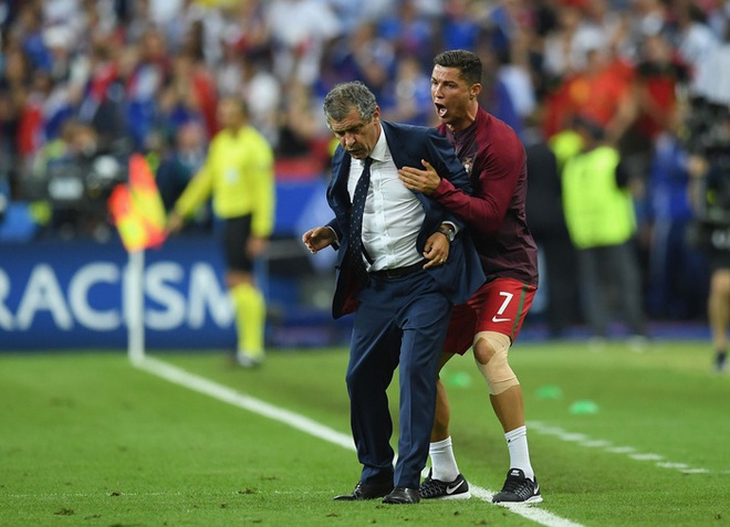 Top 10 trận đấu hay nhất lịch sử Euro (Kỳ 2): Lần đầu đầy xúc cảm của Ronaldo và phép màu đến từ Hy Lạp - Ảnh 1.
