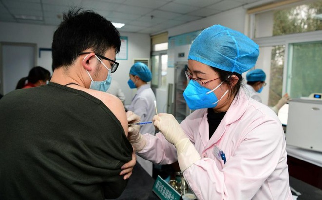 Vaccine Covid-19: Lối đi riêng mạo hiểm của Trung Quốc và món quà giá trị từ WHO