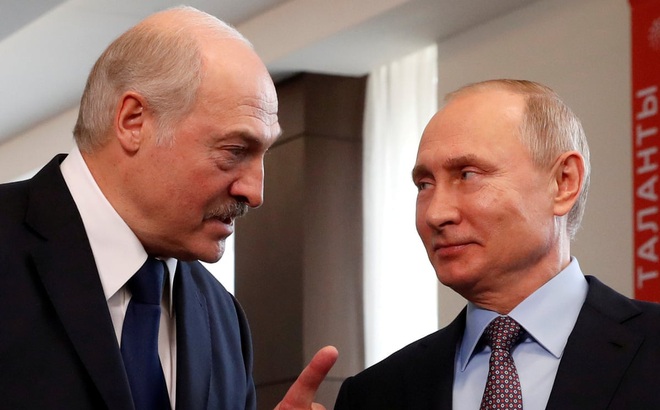 Tổng thống Belarus Lukashenko và Tổng thống Nga Putin. Ảnh: Reuters