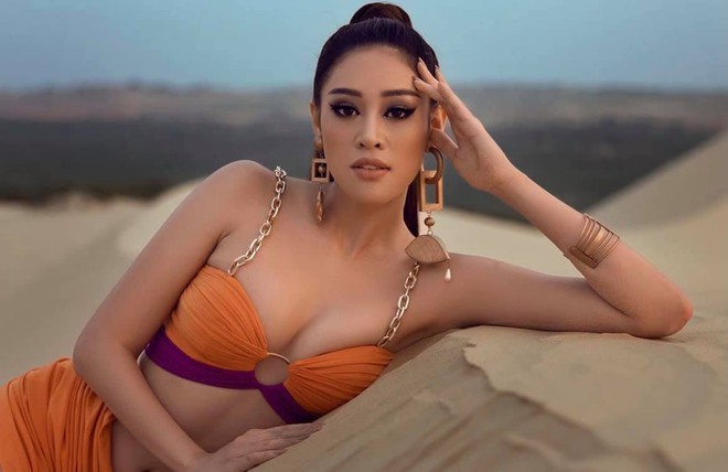 Hoa hậu Khánh Vân khoe đường cong hút mắt trên cồn cát nóng bỏng - Ảnh 2.