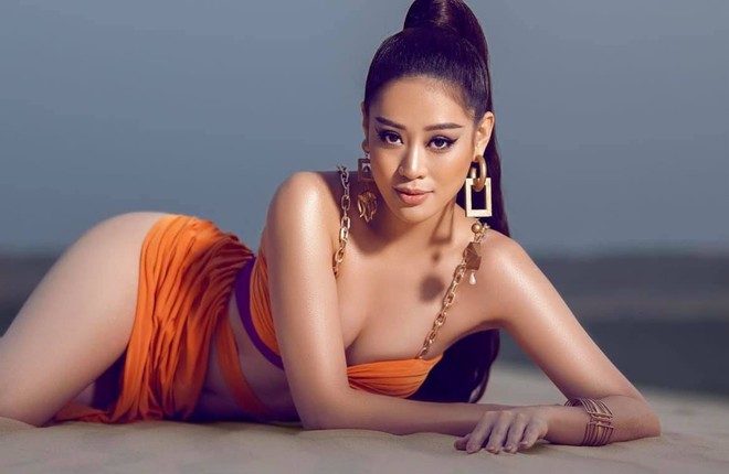 Hoa hậu Khánh Vân khoe đường cong hút mắt trên cồn cát nóng bỏng - Ảnh 6.