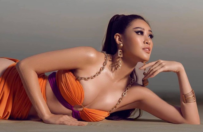 Hoa hậu Khánh Vân khoe đường cong hút mắt trên cồn cát nóng bỏng - Ảnh 7.