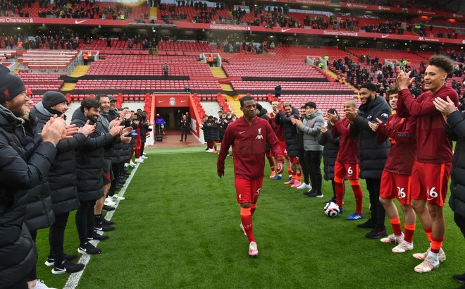 Wijnaldum có thể tới PSG thay vì Barca