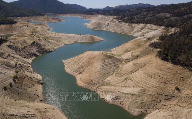 Hồ Oroville ở miền Bắc California đang cạn kiệt với tốc độ đáng lo ngại trong bối cảnh hạn hán nghiêm trọng. Ảnh: AFP/TTXVN