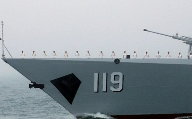 Tàu hải quân Trung Quốc. Ảnh: Reuters.