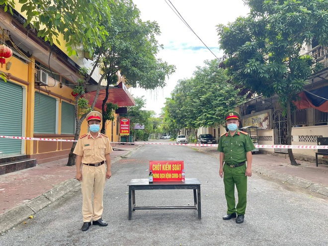 Hà Tĩnh phát hiện thêm 3 mẹ con nhiễm Covid-19, là F1 của người đàn ông công tác ở bệnh viện tỉnh - Ảnh 1.