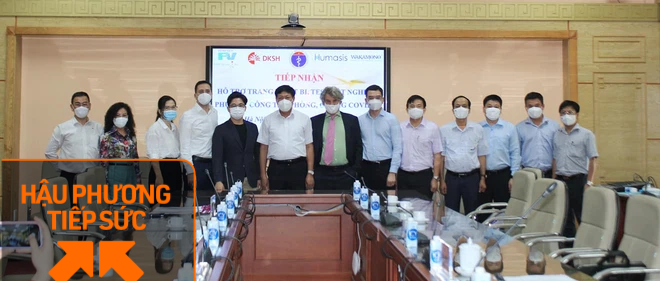 Nhiều đơn vị hỗ trợ trang thiết bị, test xét nghiệm cho cuộc chiến chống giặc Covid-19 - Ảnh 1. Nhiều đơn vị hỗ trợ trang thiết bị, test xét nghiệm cho cuộc chiến chống giặc Covid-19 - Ảnh 1.