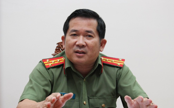 Đại tá Đinh Văn Nơi - Giám đốc Công an tỉnh An Giang nói về chuyên án phá đường dây đánh bạc "khủng" lên đến hàng trăm tỷ đồng. Ảnh: Công an An Giang cung cấp