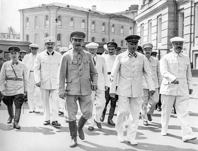Bóc tách giai thoại về Stalin: Sự thật về đội vệ sĩ khổng lồ và lối sống không vật chất - Ảnh 6.