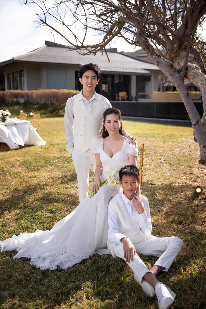 Những khoảnh khắc hạnh phúc trong đám cưới không khách mời của Hoa hậu Thu Hoài - Ảnh 11.