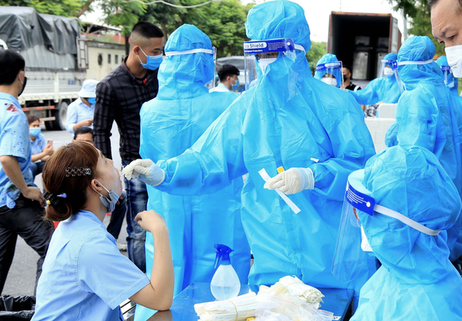 Công an xác minh, xử lý người bán hàng không chấp hành quy định của Chỉ thị 16, còn đánh lực lượng chức năng; Thêm 2 BN COVID-19 tử vong - Ảnh 2.