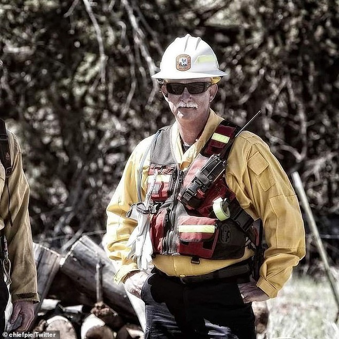Mỹ: Máy bay rơi, lính cứu hỏa chết giữa đám cháy rừng - Ảnh 2.