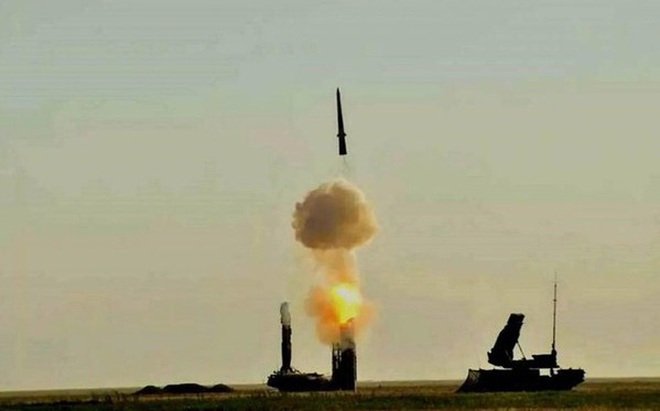 Hệ thống tên lửa phòng không S-500 phóng thử nghiệmvới loại đạn 77N6-N. Nguồn: Sina.