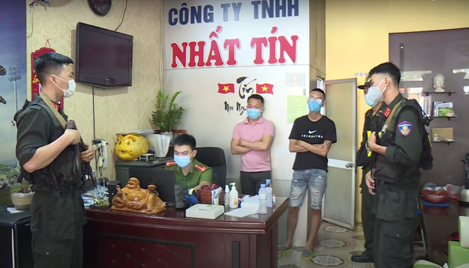 Phá đường dây cho vay nặng lãi hơn 500 tỷ đồng núp bóng doanh nghiệp ở Nghệ An - Ảnh 2.