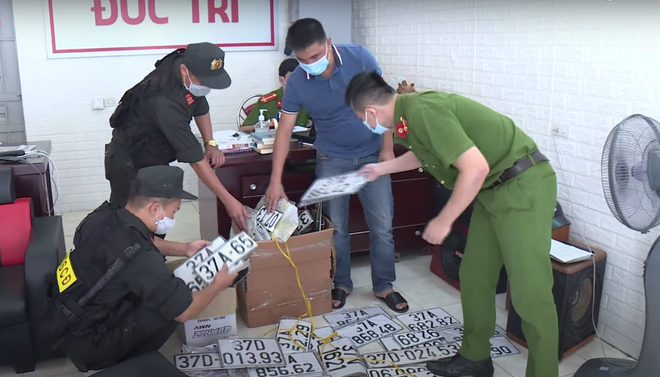 Phá đường dây cho vay nặng lãi hơn 500 tỷ đồng núp bóng doanh nghiệp ở Nghệ An - Ảnh 5.