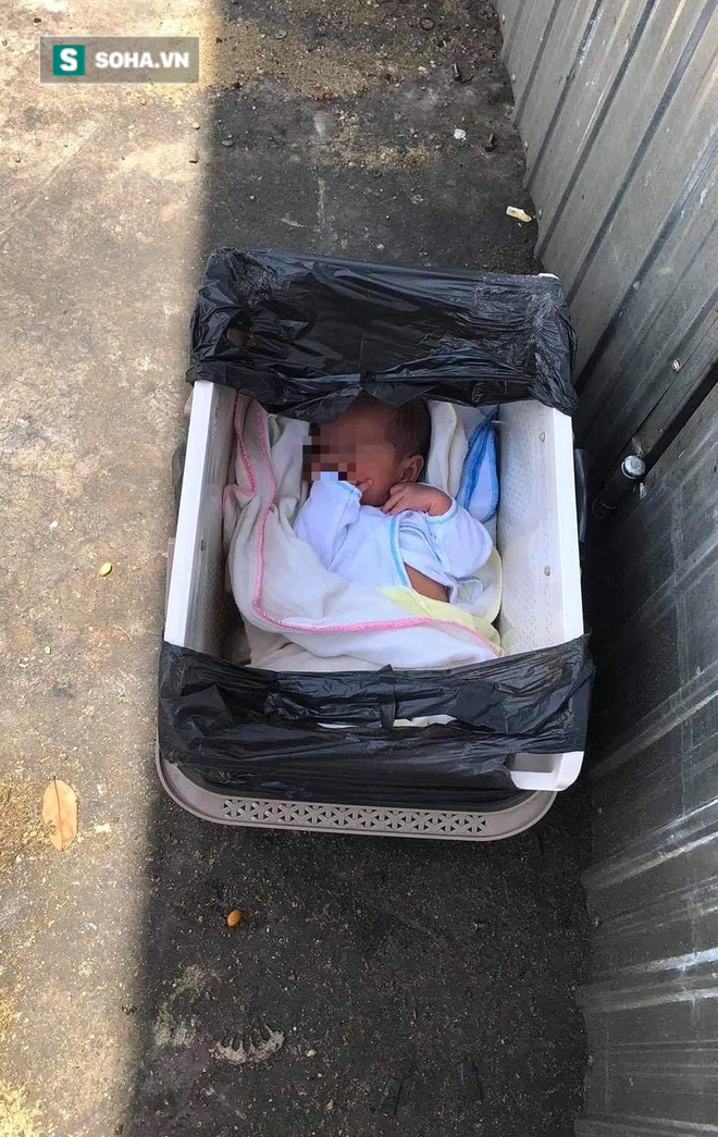 Vụ bé trai sơ sinh bị bỏ trước nhà đôi vợ chồng hiếm muộn: Vợ chồng tôi chạy chữa suốt 20 năm... - Ảnh 1. Vụ bé trai sơ sinh bị bỏ trước nhà đôi vợ chồng hiếm muộn: Vợ chồng tôi chạy chữa suốt 20 năm... - Ảnh 1.