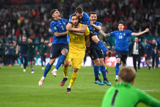Italia vô địch EURO 2021: HLV Mancini viết lại lịch sử cho Azzurri từ đám tro tàn - Ảnh 2.