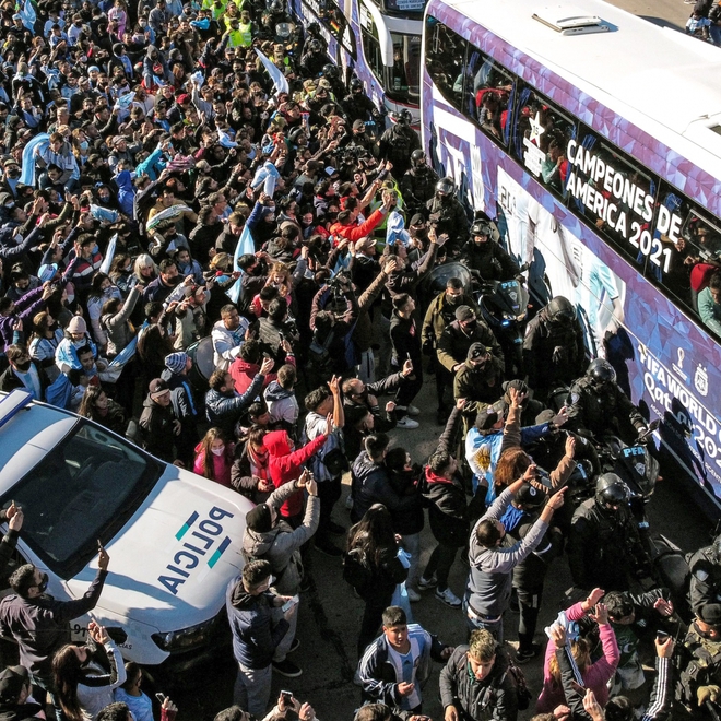 Messi gây xúc động khi mang chức vô địch Copa America trở về Argentina - Ảnh 6.