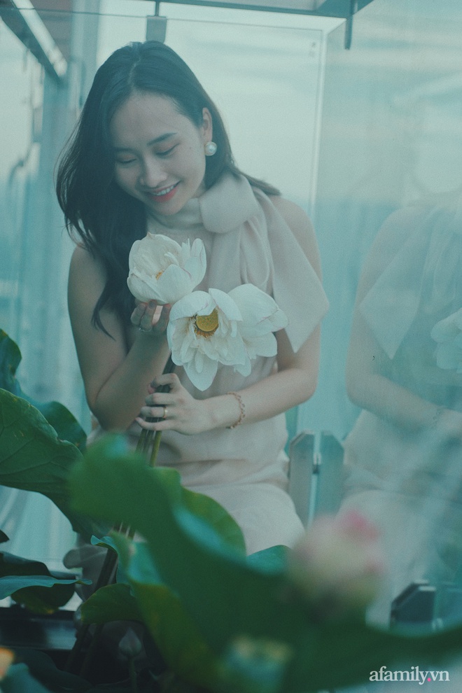 Hồ sen với đủ loại hoa hiếm trên penthouse 300m² của chồng dành tặng vợ ở Hà Nội - Ảnh 8.